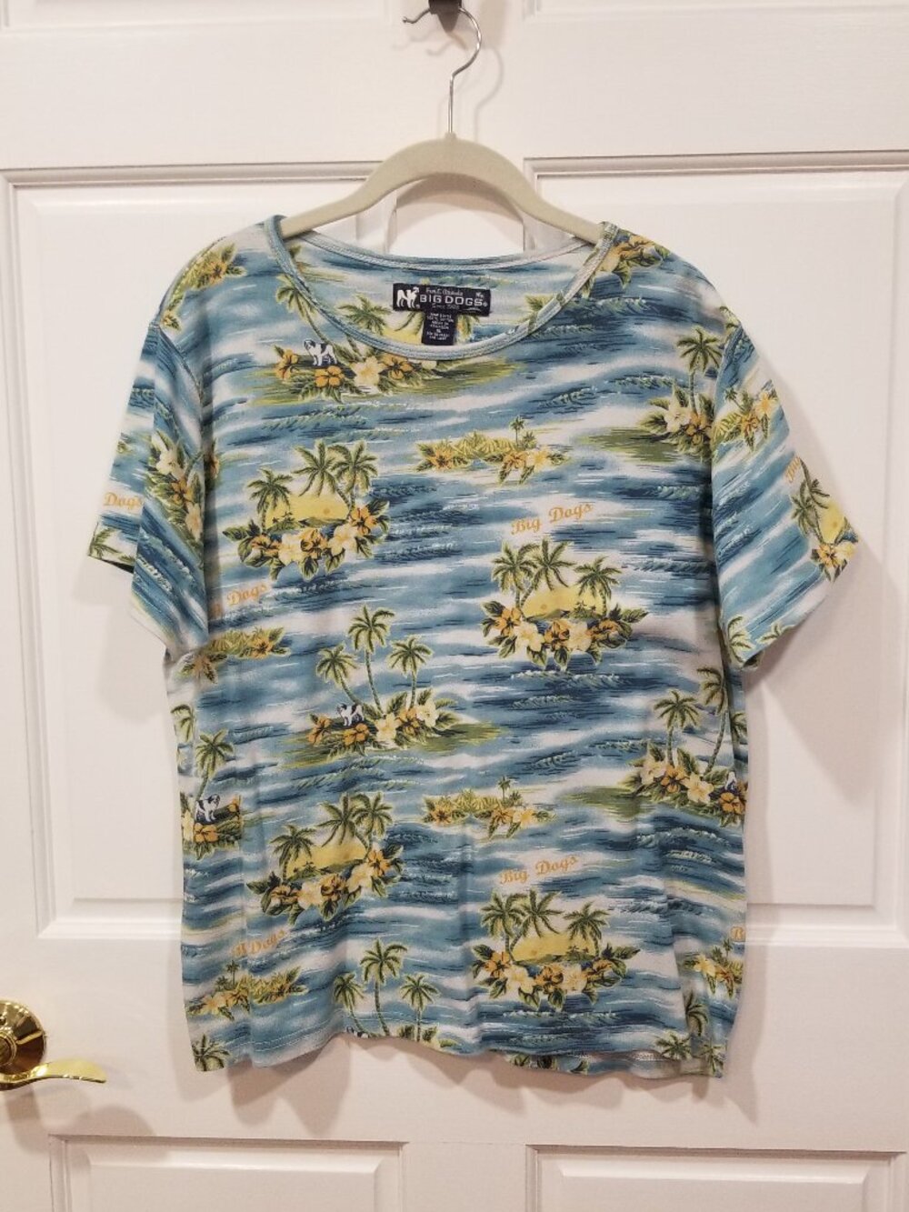 Ladies' Big Dogs Hawaiian Print S/S Tee, Size XL, EUC